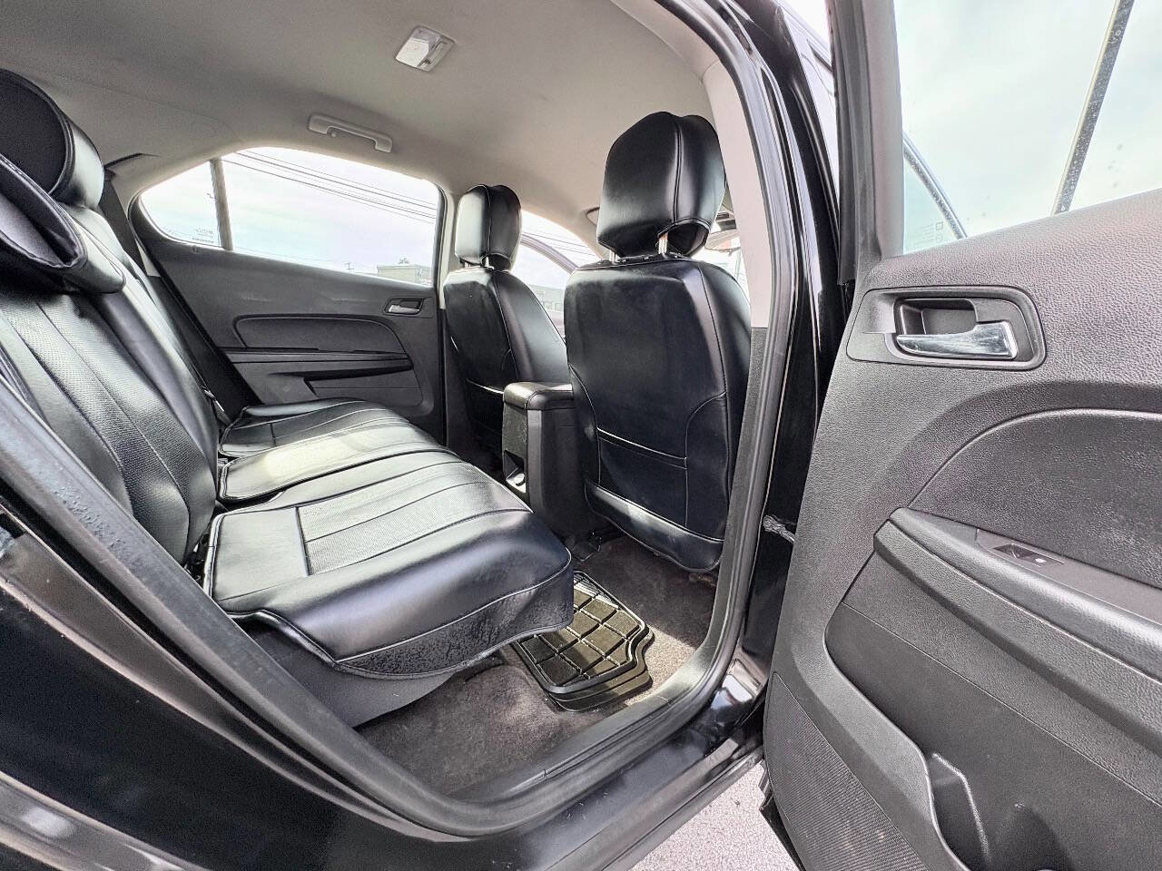 Used 2017 Chevrolet Equinox LS image 29