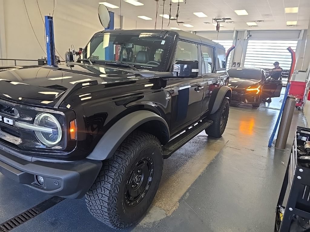 Used 2024 Ford Bronco Outer Banks AWD/4WD image 2