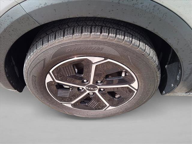 Used 2023 Kia Niro LX FWD image 9