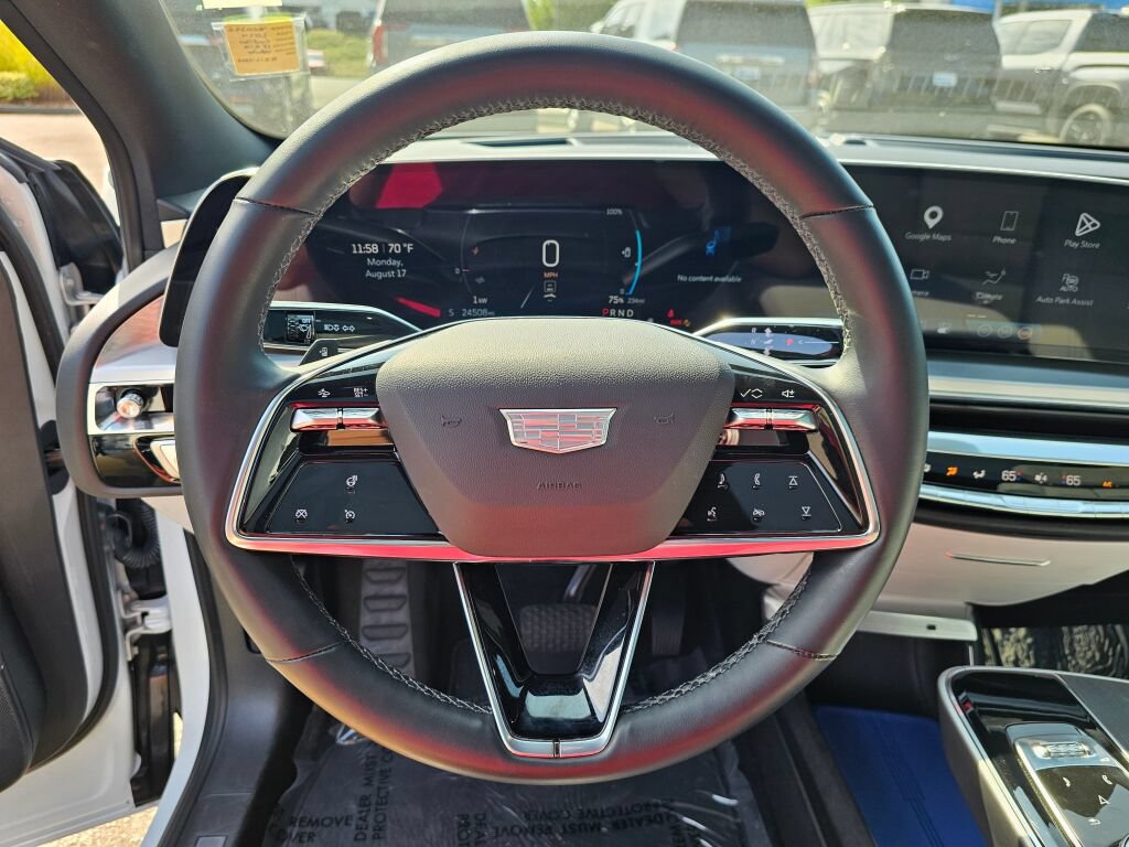 Used 2024 Cadillac Lyriq Luxury AWD/4WD image 12