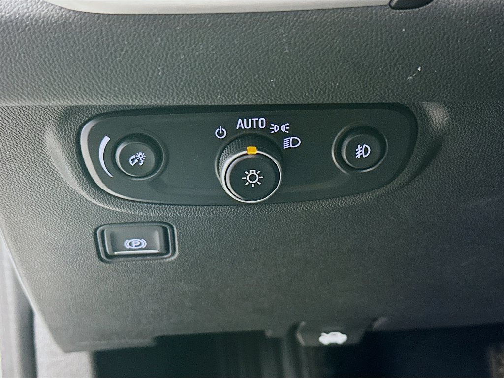 Used 2024 GMC Terrain SLT FWD image 16