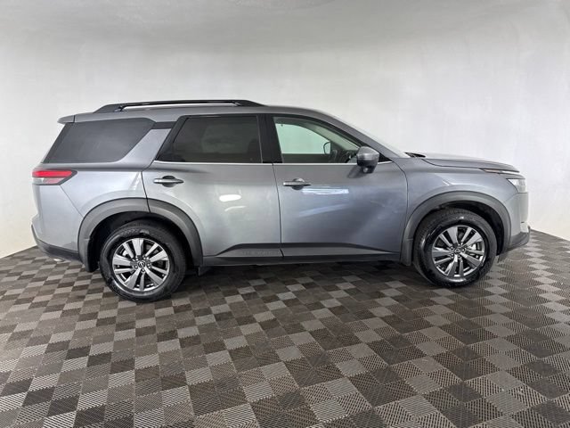 Certified 2025 Nissan Pathfinder SV w/ Cargo Package AWD/4WD image 4