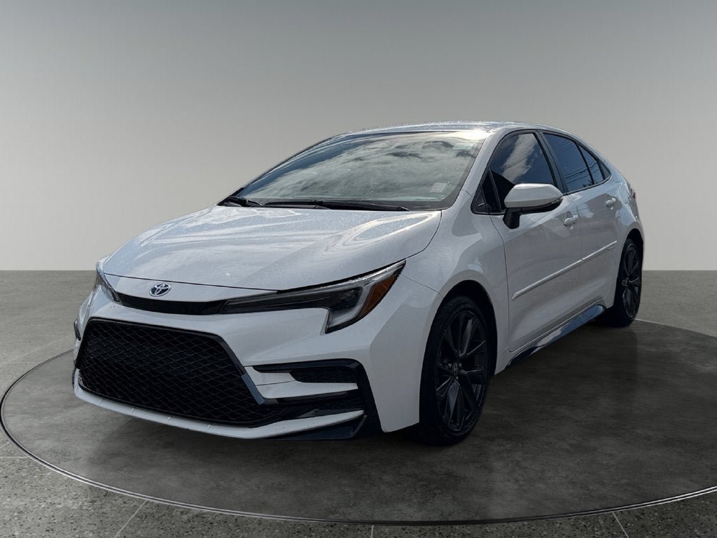 Used 2025 Toyota Corolla SE w/ Carpet Mat Package (TMS) FWD image 3