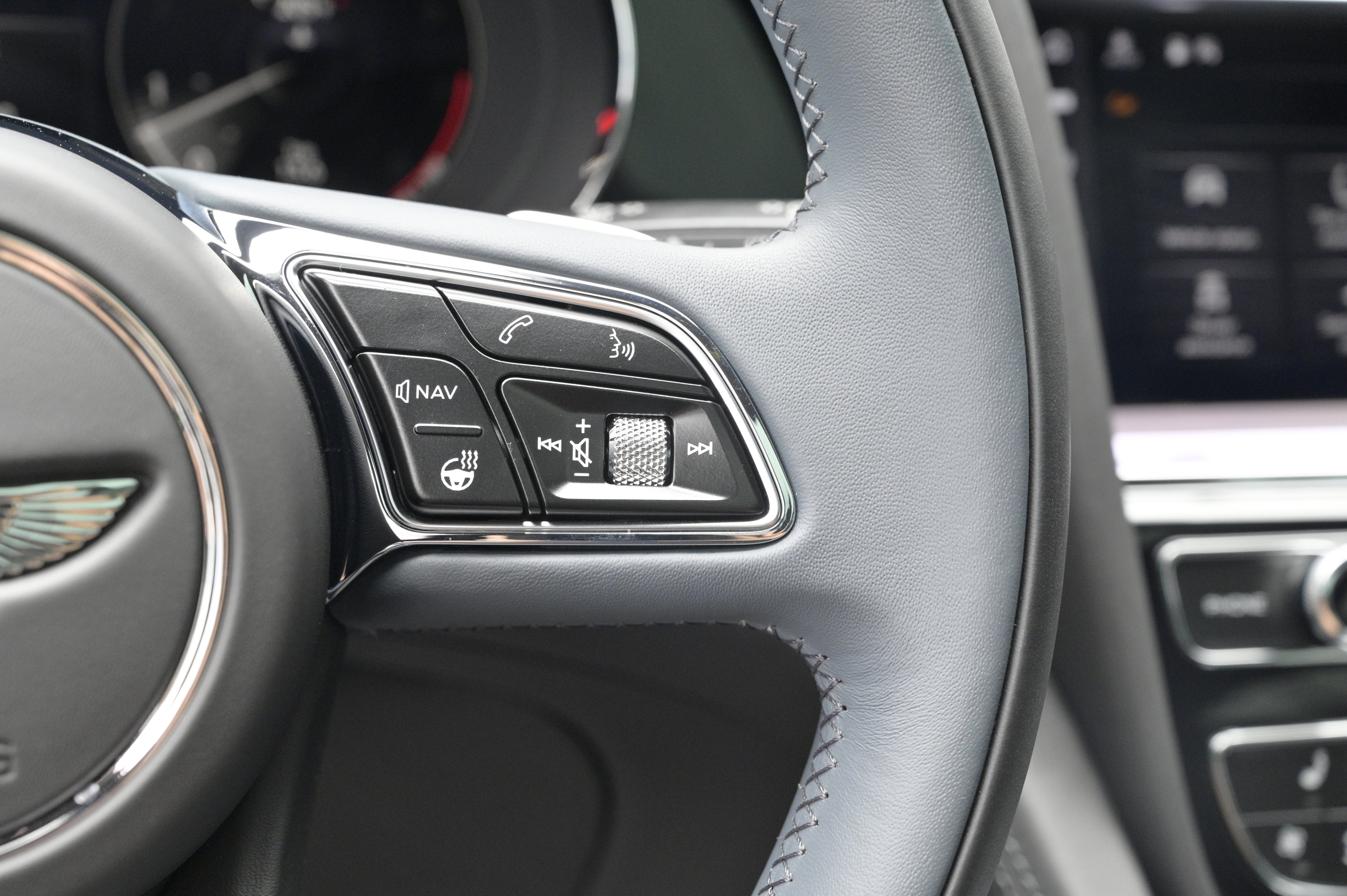 Used 2021 Bentley Bentayga AWD/4WD image 26