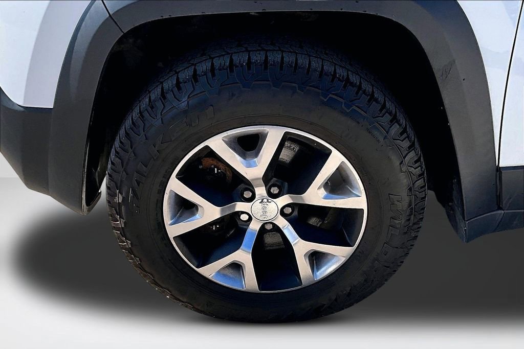 Used 2016 Jeep Cherokee Trailhawk w/ Leather Interior Group AWD/4WD image 33