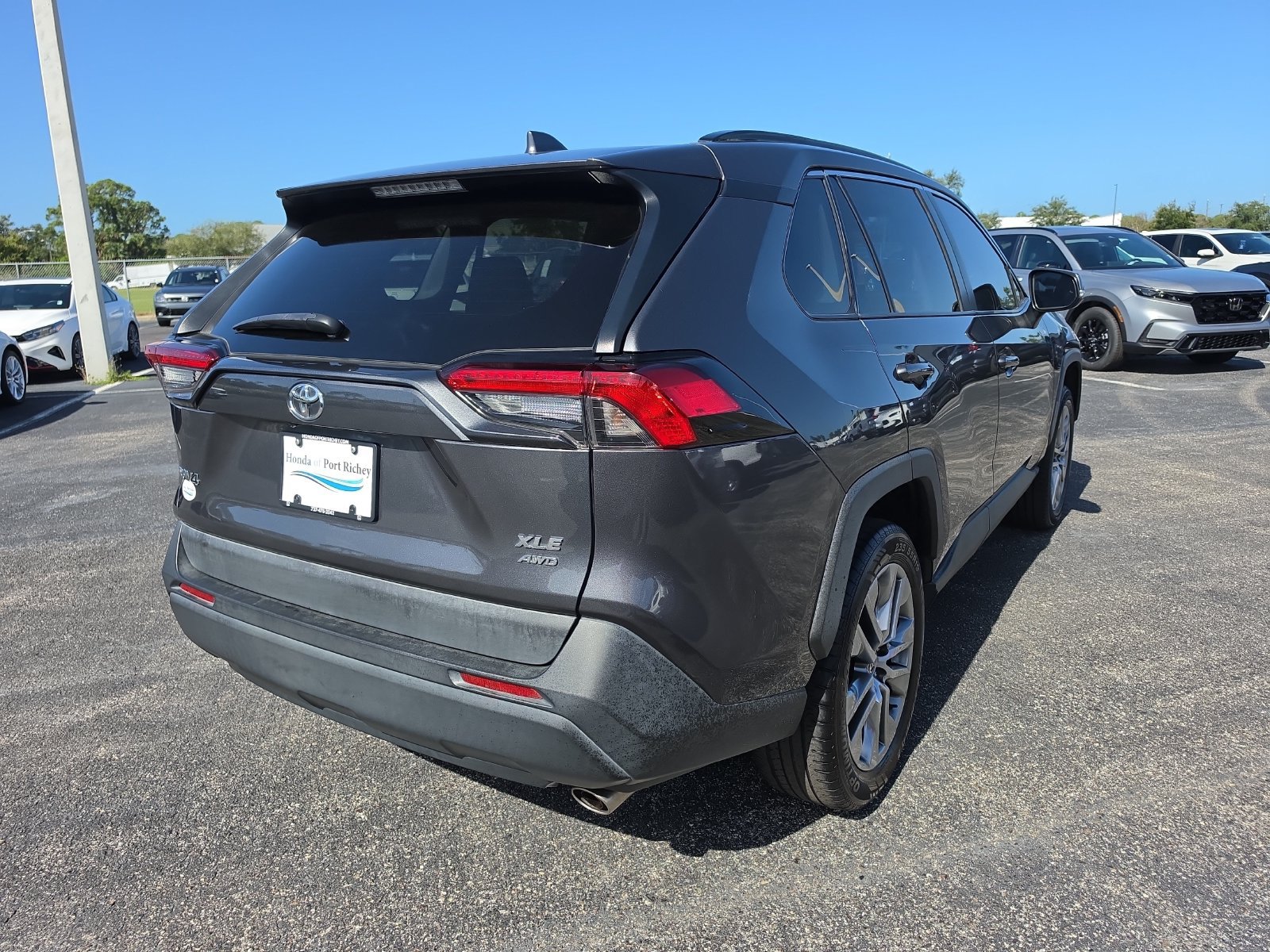 Used 2022 Toyota RAV4 XLE Premium AWD/4WD image 4