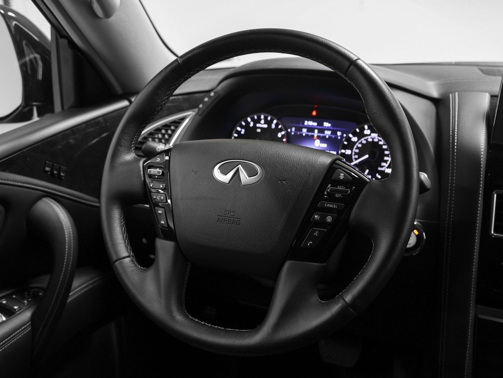 Used 2024 INFINITI QX80 Luxe w/ Cargo Package image 38