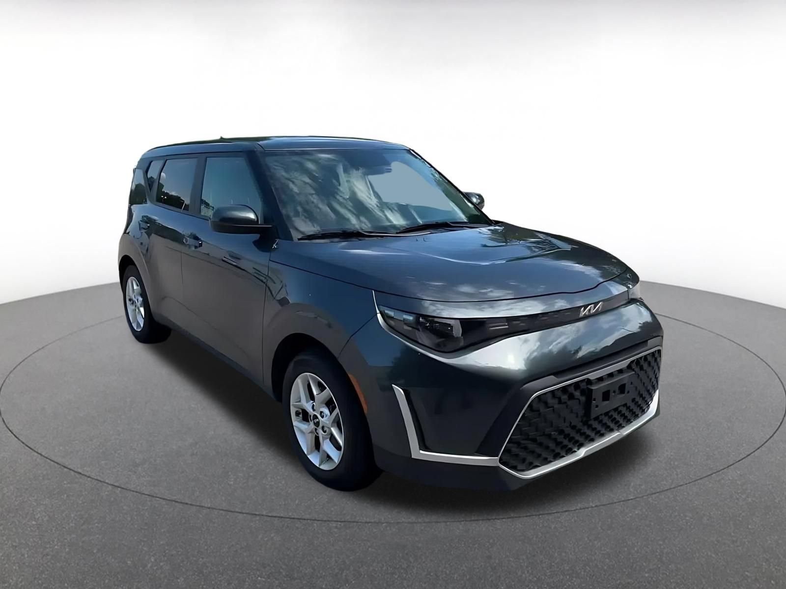 Used 2025 Kia Soul LX w/ LX Technology Package FWD image 3
