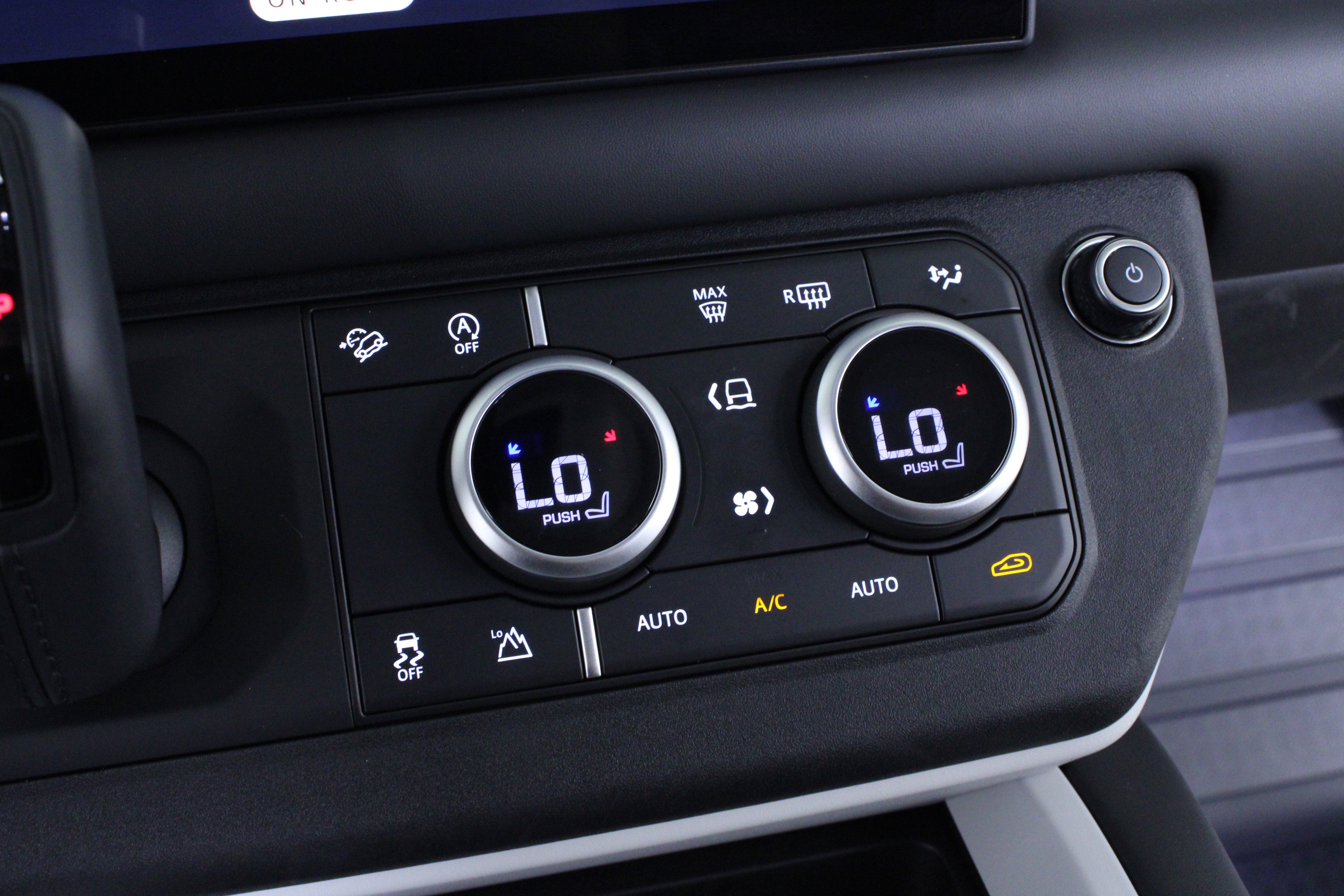 Used 2025 Land Rover Defender 110 S image 29