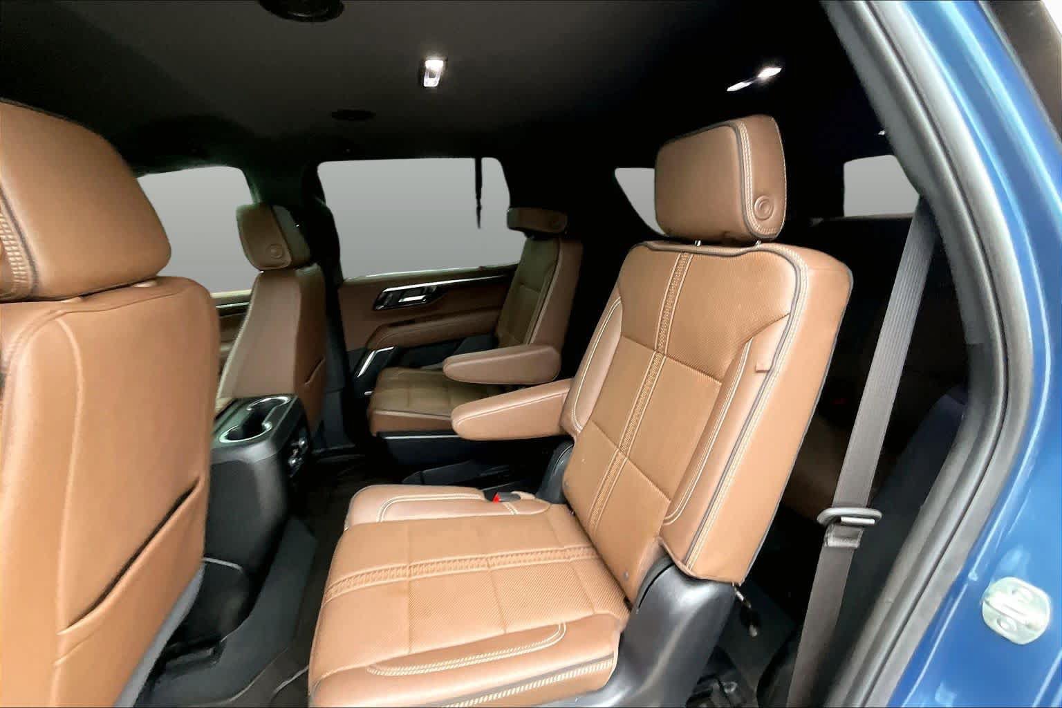 Used 2025 Chevrolet Tahoe High Country AWD/4WD image 21