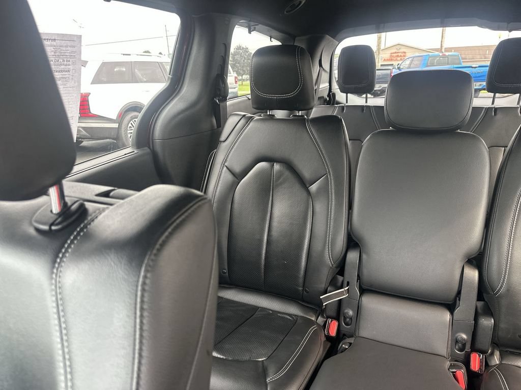 Used 2020 Chrysler Pacifica Touring-L Plus w/ Advanced Safetytec Group FWD image 12