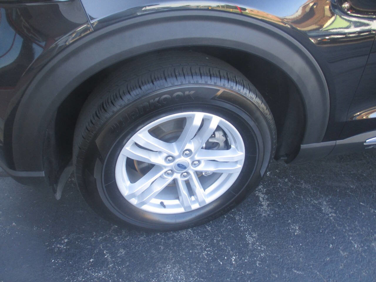 Used 2024 Ford Explorer XLT image 34