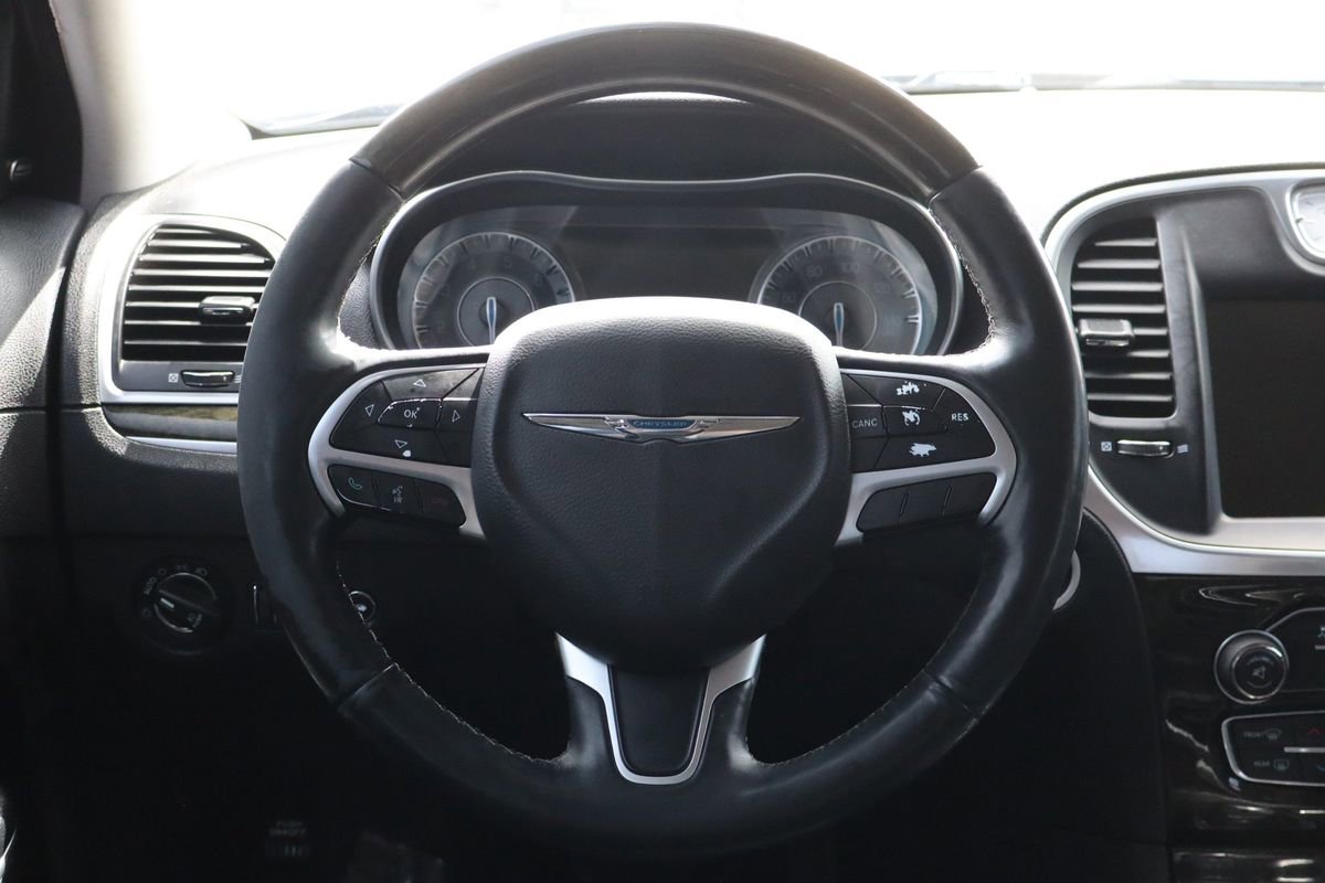 Used 2016 Chrysler 300 C image 18