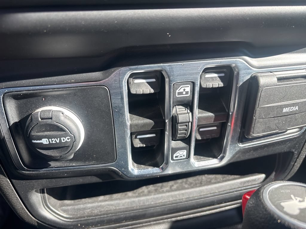Used 2022 Jeep Wrangler Unlimited Sahara w/ LED Lighting Group AWD/4WD image 28