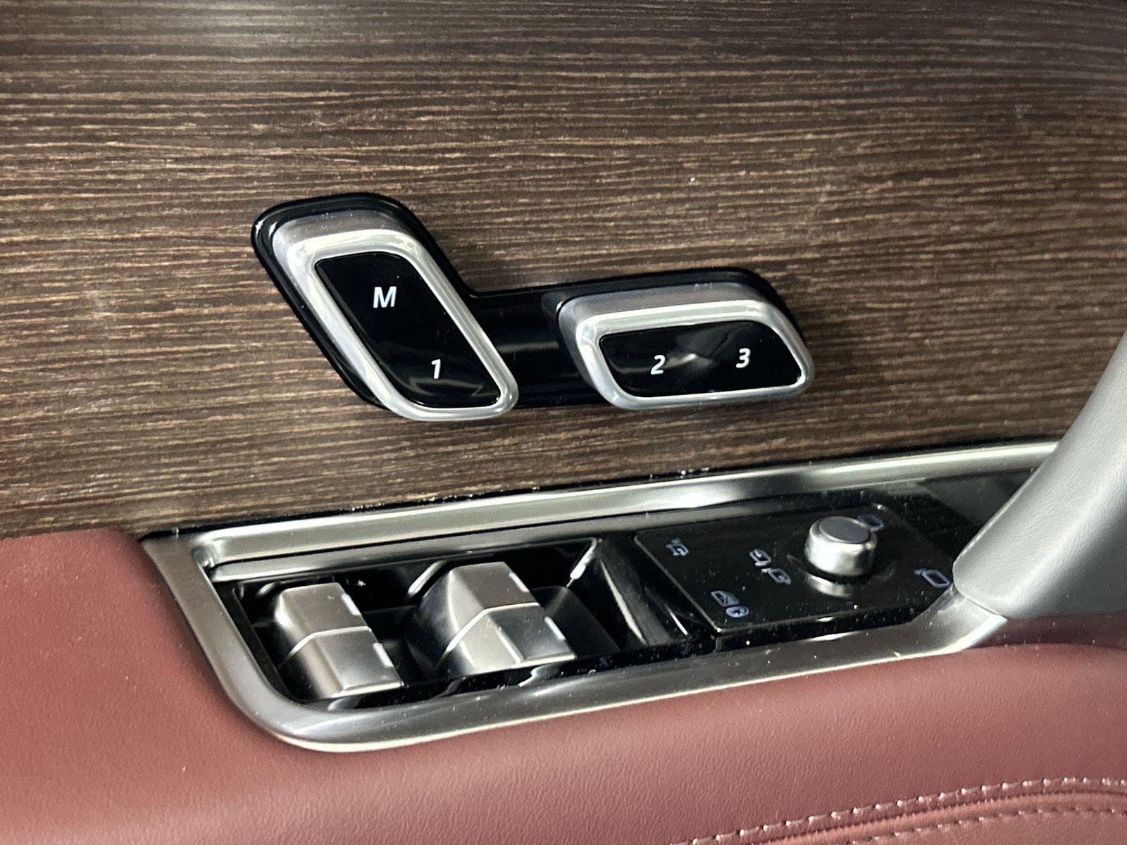 New 2025 Land Rover Range Rover SE image 25