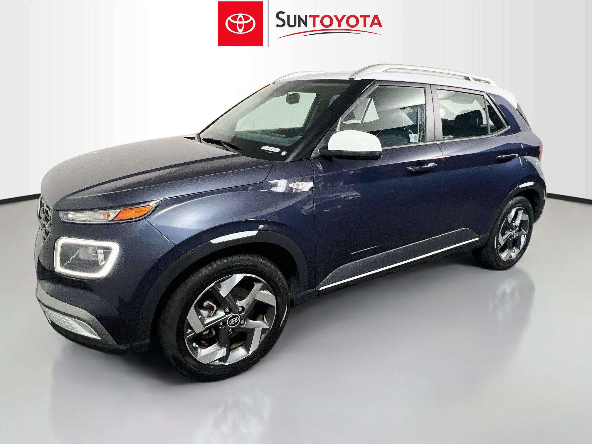 Used 2024 Hyundai Venue Limited FWD image 9