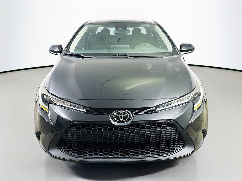 Used 2022 Toyota Corolla LE image 2