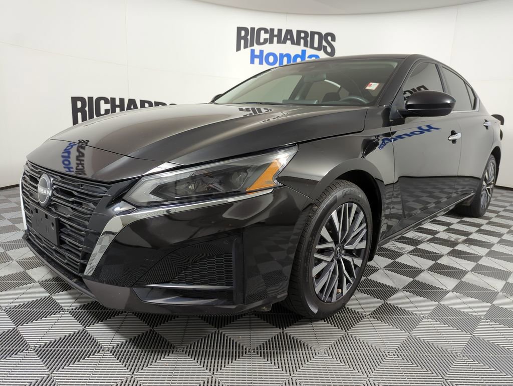 Used 2023 Nissan Altima 2.5 SV w/ SV Premium Package