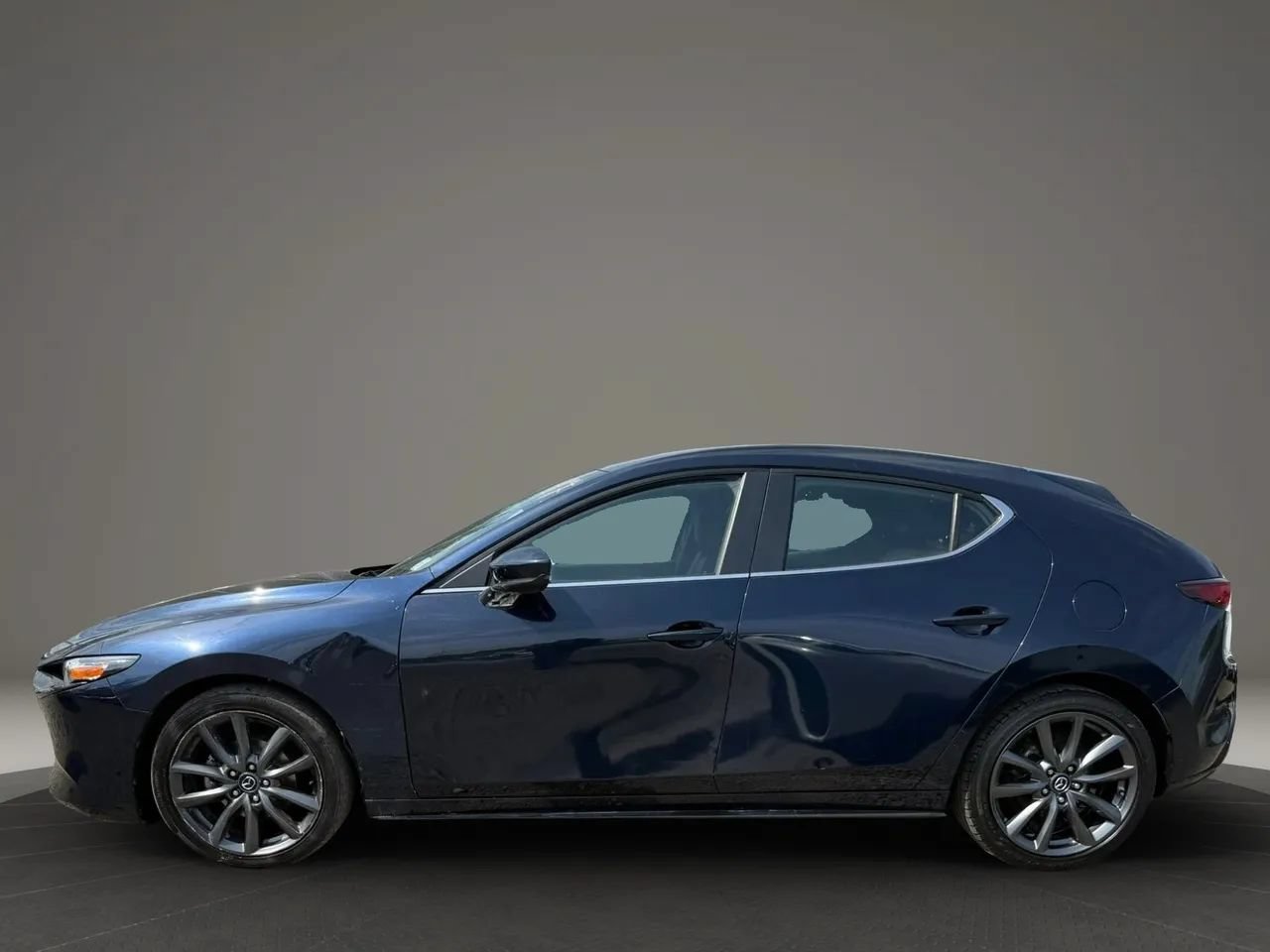 Used 2020 MAZDA MAZDA3 Hatchback FWD image 8