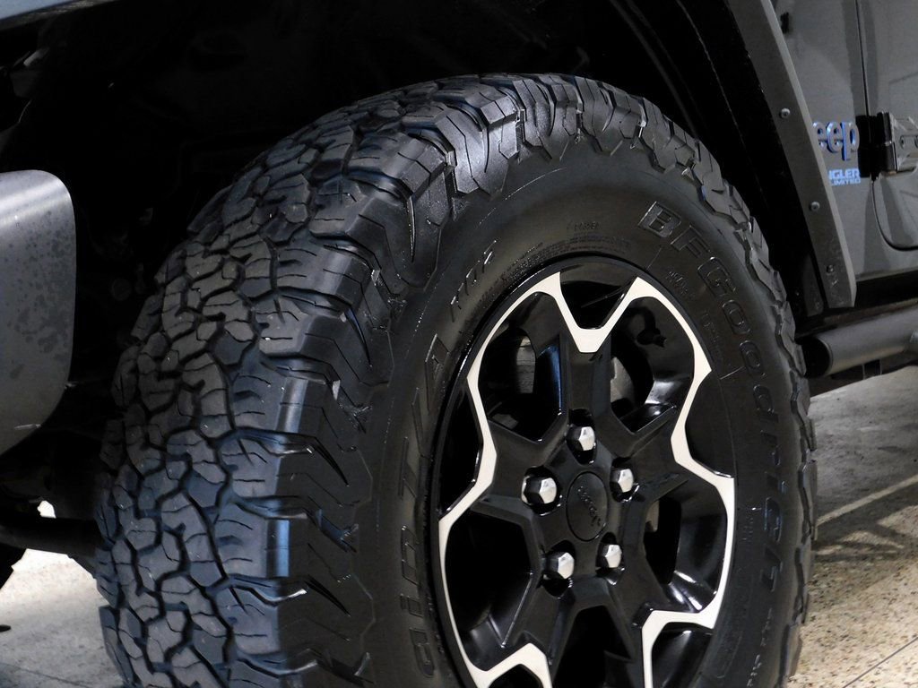 Used 2022 Jeep Wrangler Unlimited Rubicon 4xe w/ Dual Top Group image 32