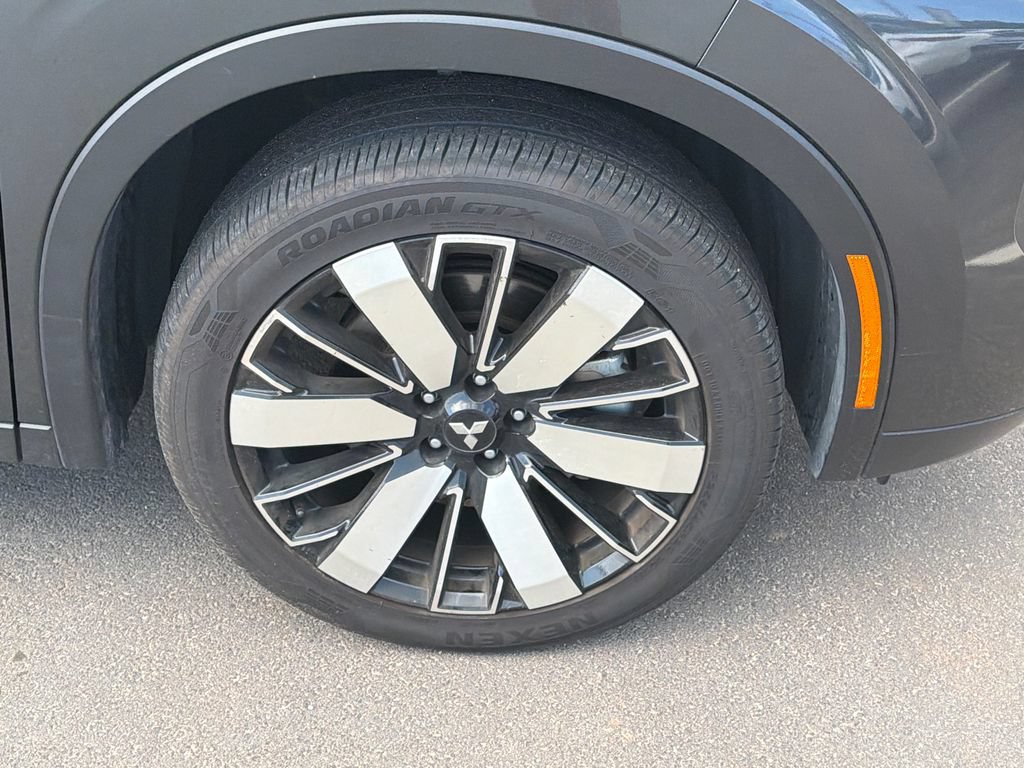 Used 2025 Mitsubishi Outlander SE FWD image 12
