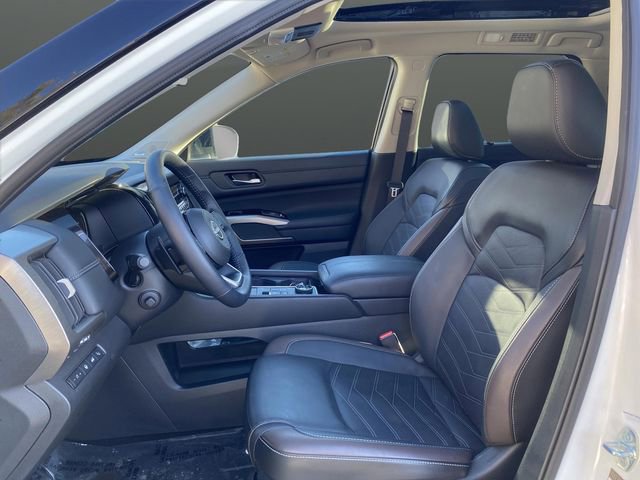 Used 2024 Nissan Pathfinder Platinum image 4