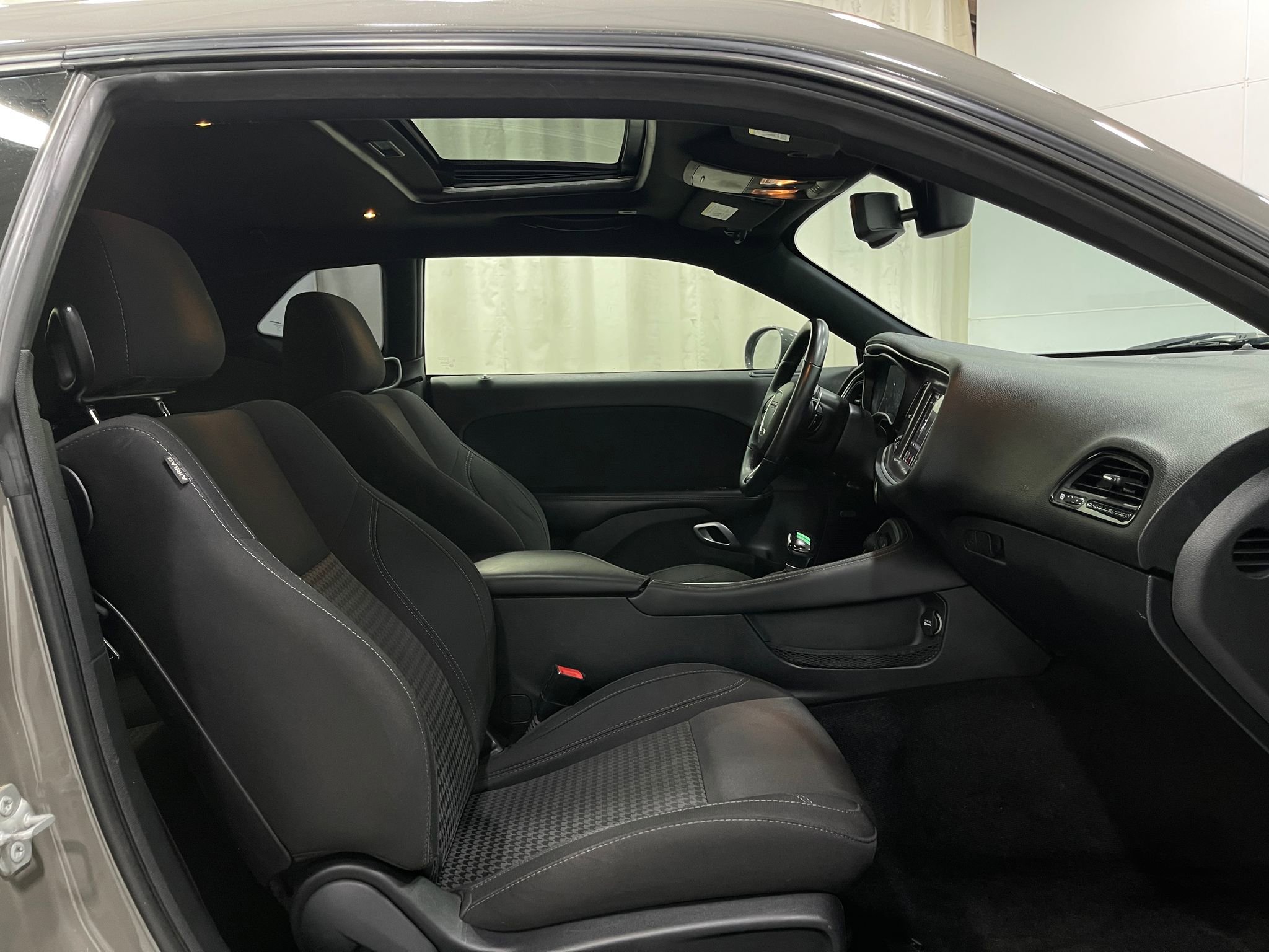 Used 2017 Dodge Challenger R/T w/ Driver Convenience Group image 32