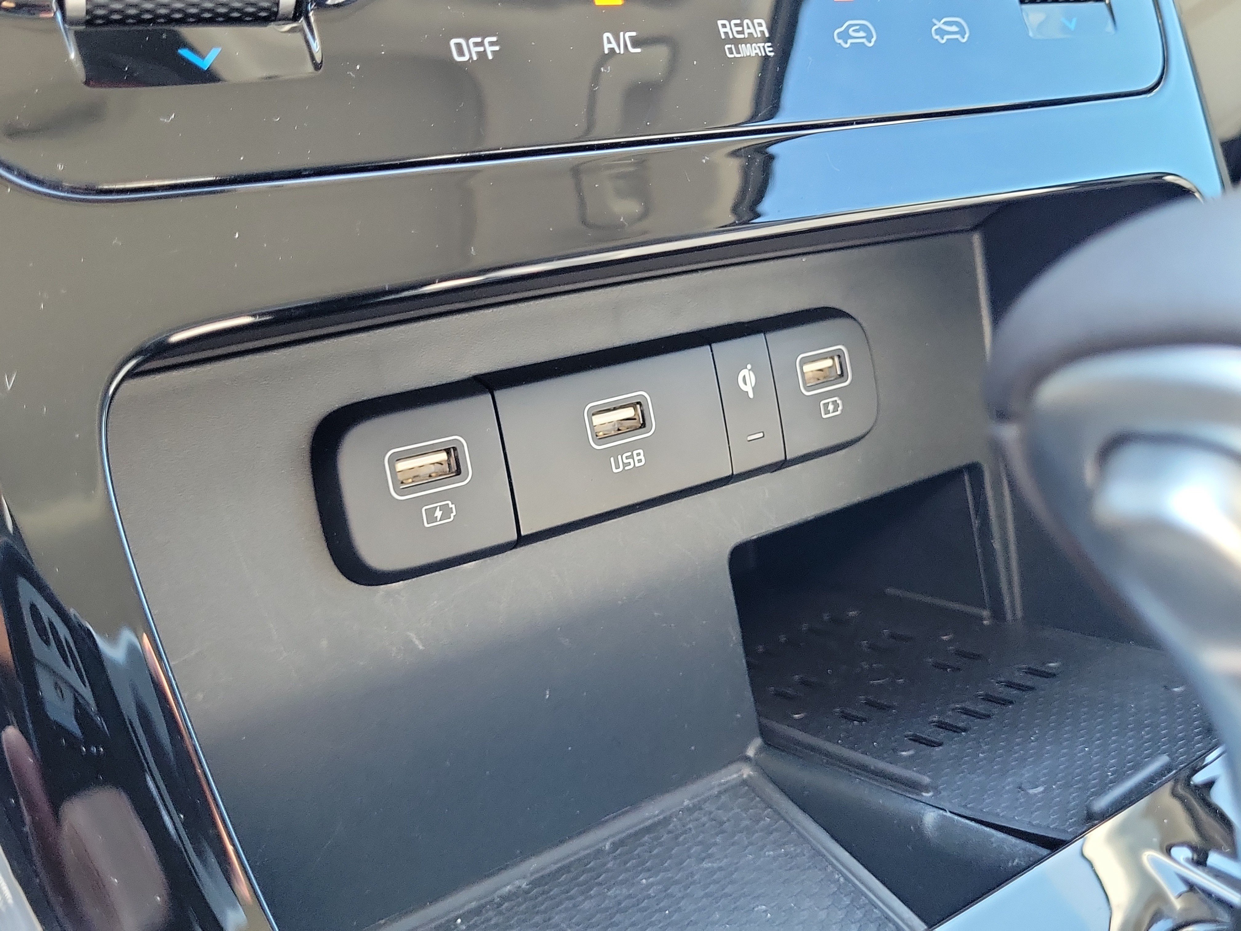 Certified 2024 Kia Carnival SX Prestige FWD image 36