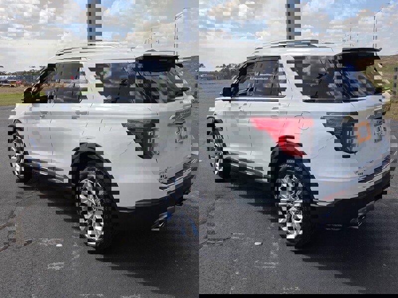 Used 2023 Ford Explorer Platinum w/ Premium Technology Package image 8