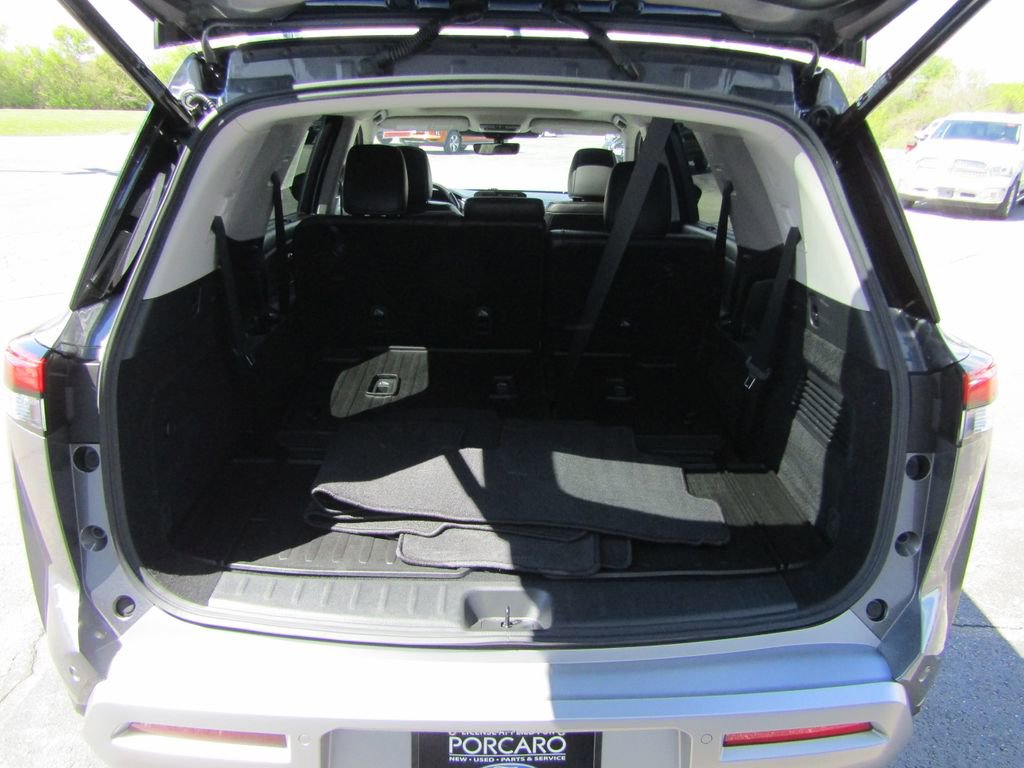 Used 2025 Nissan Pathfinder Platinum w/ Cargo Package AWD/4WD image 7