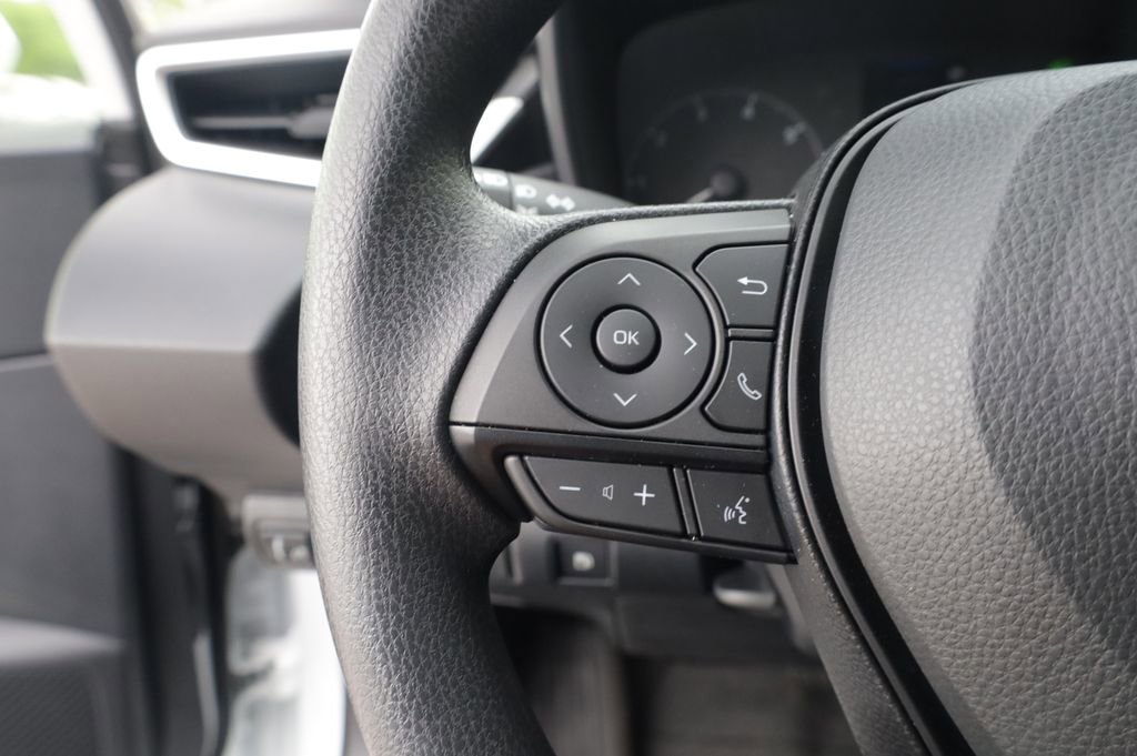 Used 2025 Toyota Corolla LE image 16