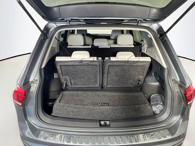 Used 2020 Volkswagen Tiguan SE w/ Panoramic Sunroof Package image 28