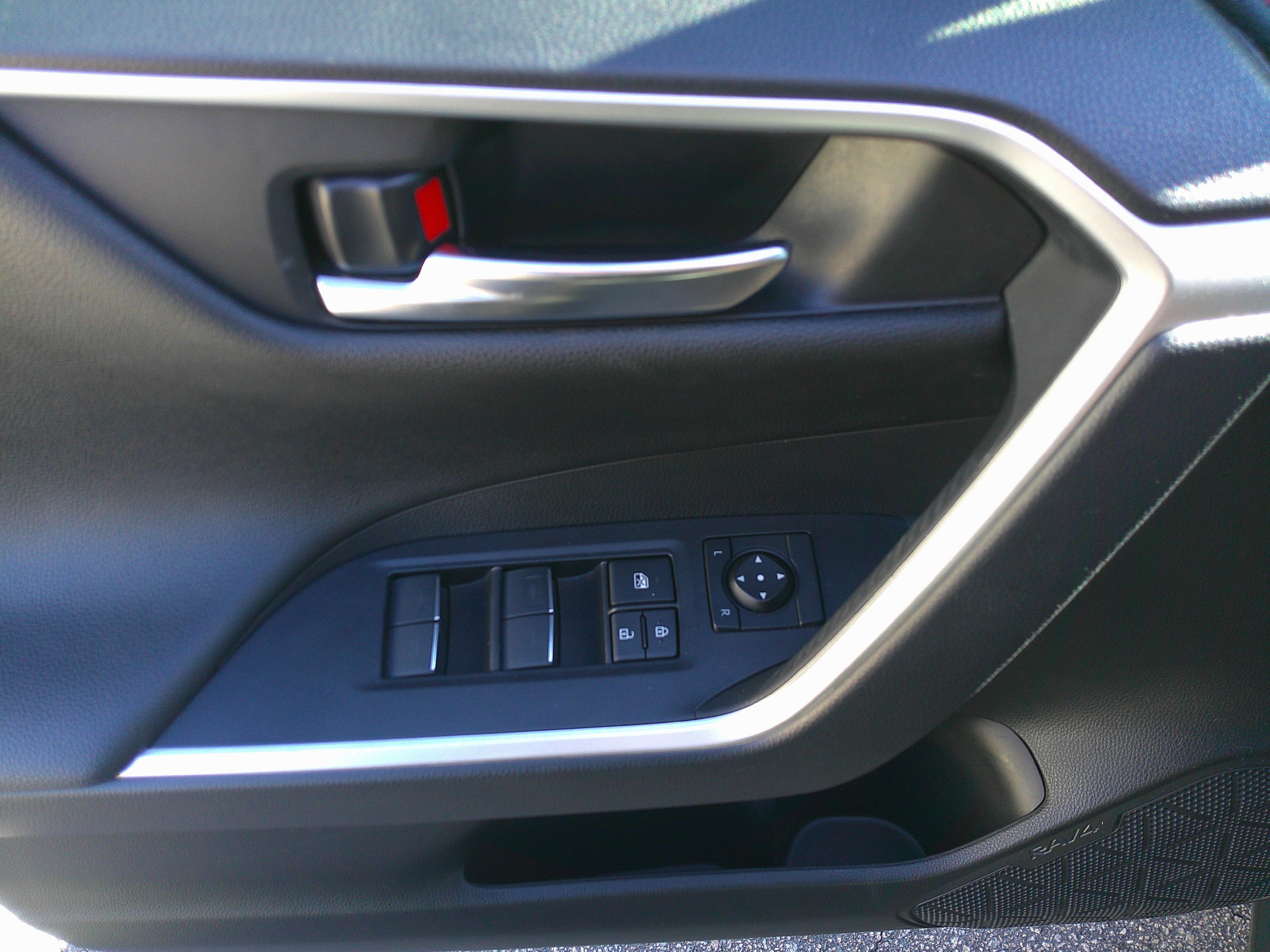 Used 2022 Toyota RAV4 XSE image 18