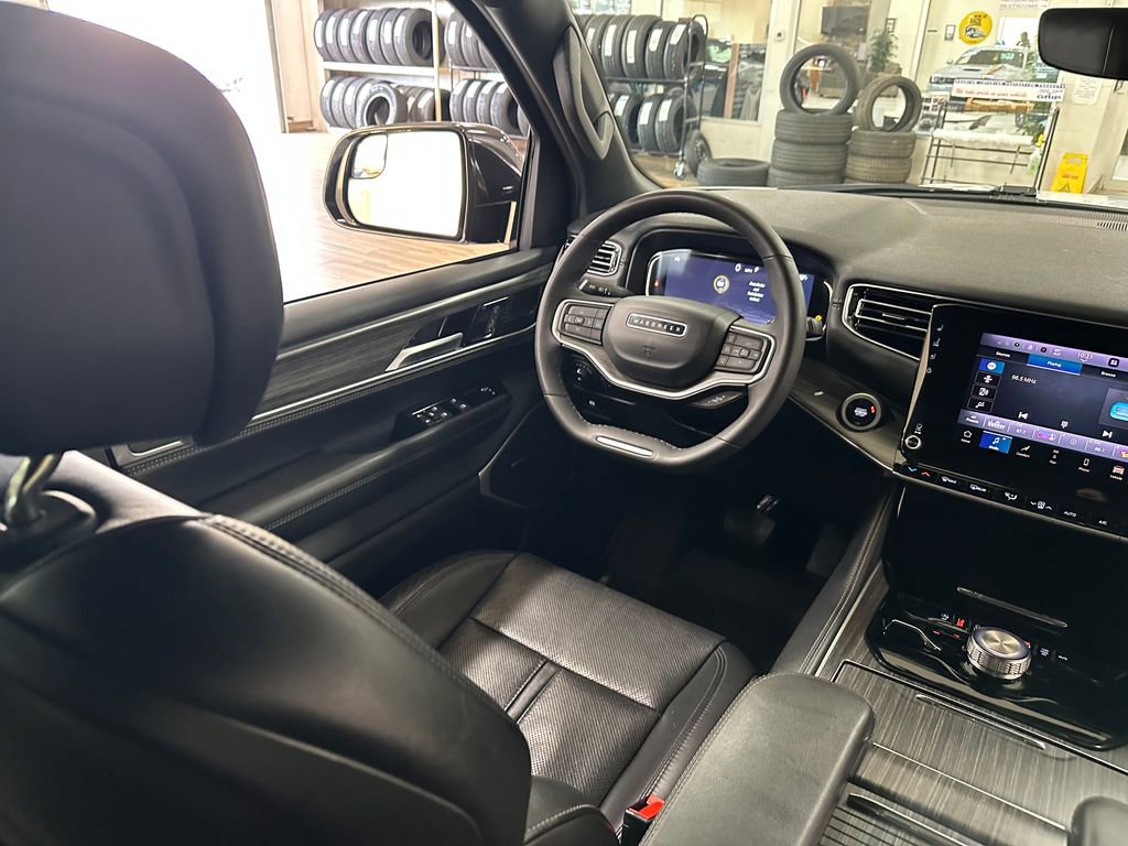 Certified 2024 Jeep Wagoneer Series II AWD/4WD image 15