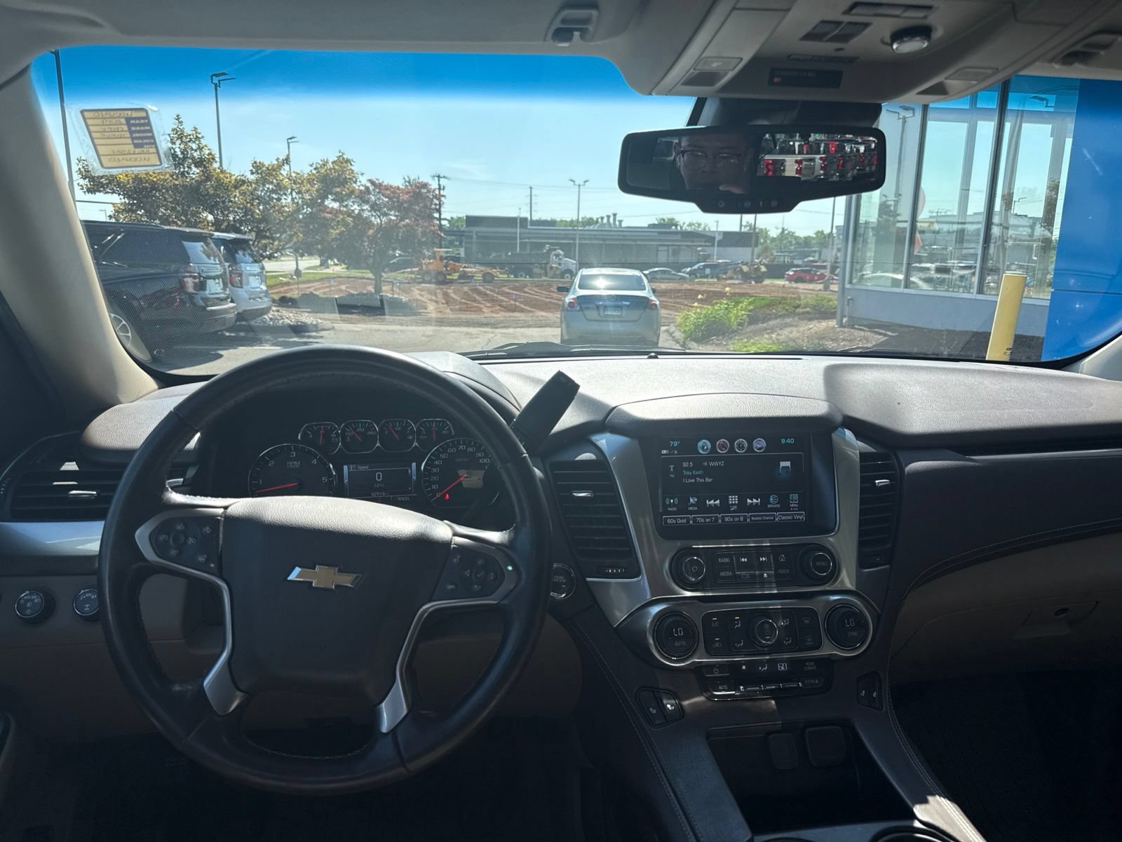 Used 2019 Chevrolet Tahoe LT w/ Luxury Package AWD/4WD image 2
