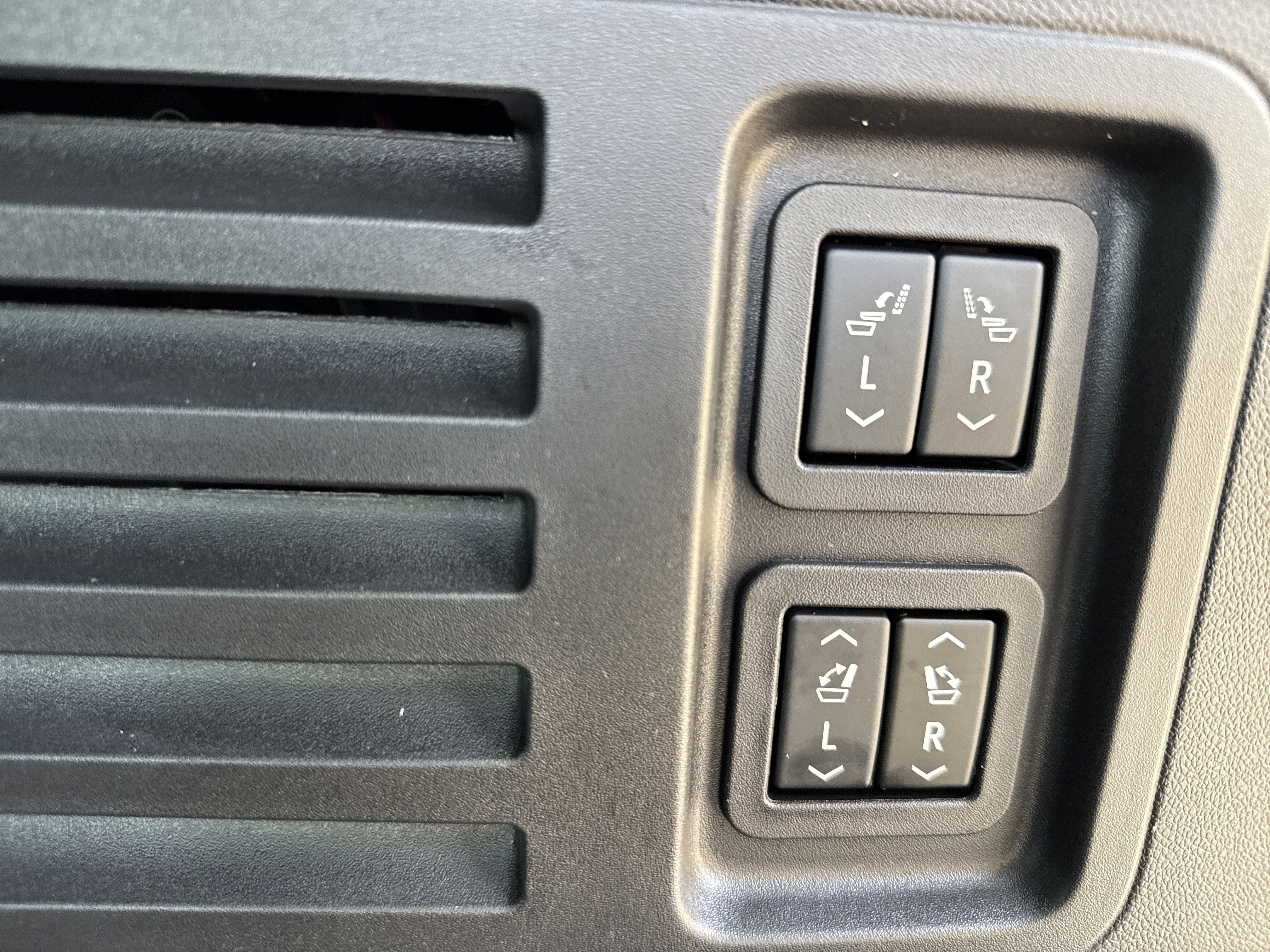 Used 2024 Chevrolet Traverse RS image 36