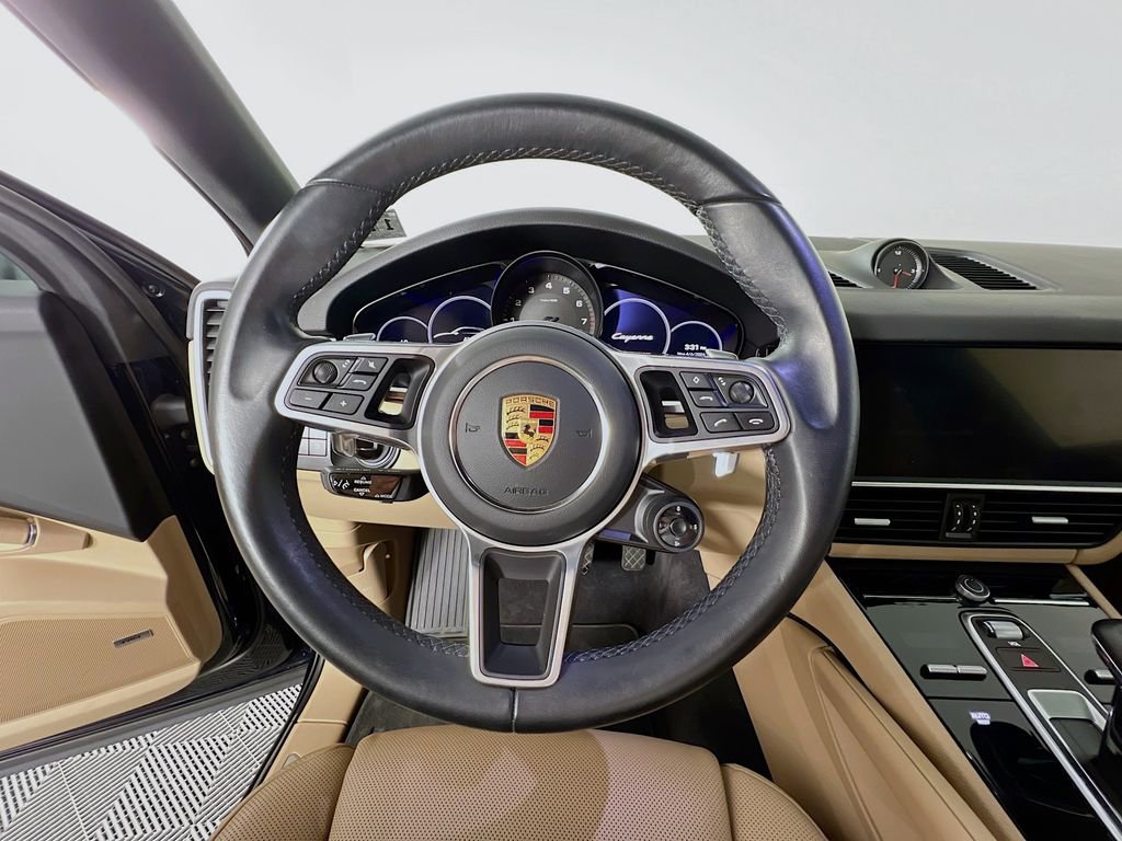 Certified 2023 Porsche Cayenne Platinum Edition image 12