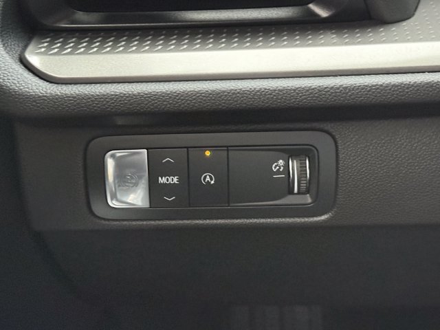 Used 2024 Chevrolet Traverse LT FWD image 23