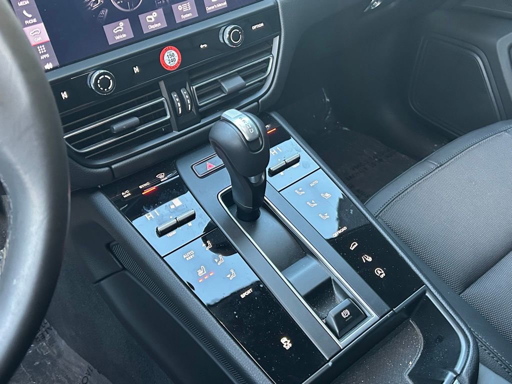 Certified 2025 Porsche Macan image 25