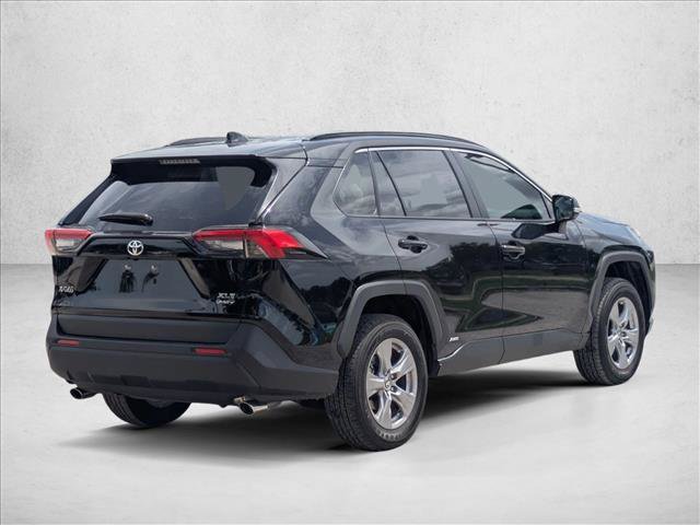 Used 2025 Toyota RAV4 XLE AWD/4WD image 5