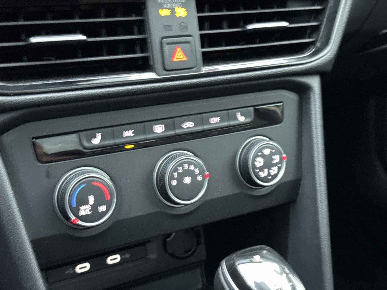 Certified 2022 Volkswagen Taos SE w/ Panoramic Sunroof Package image 20