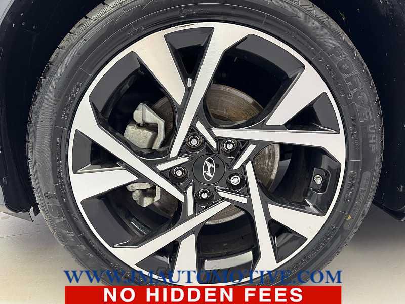 Used 2023 Hyundai Kona Limited AWD/4WD image 9