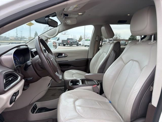 Used 2018 Chrysler Pacifica Touring-L image 19