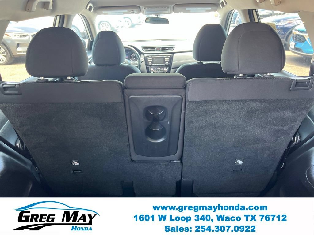 Used 2017 Nissan Rogue SV w/ SV Family Package FWD image 17