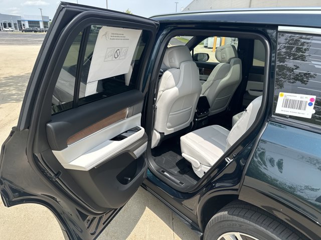 New 2026 Cadillac Vistiq Luxury w/ LPO, Floor Liner Package image 24