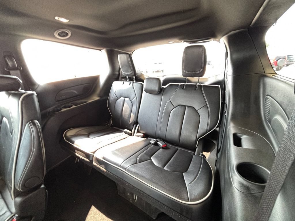 Used 2025 Chrysler Pacifica Limited FWD image 28