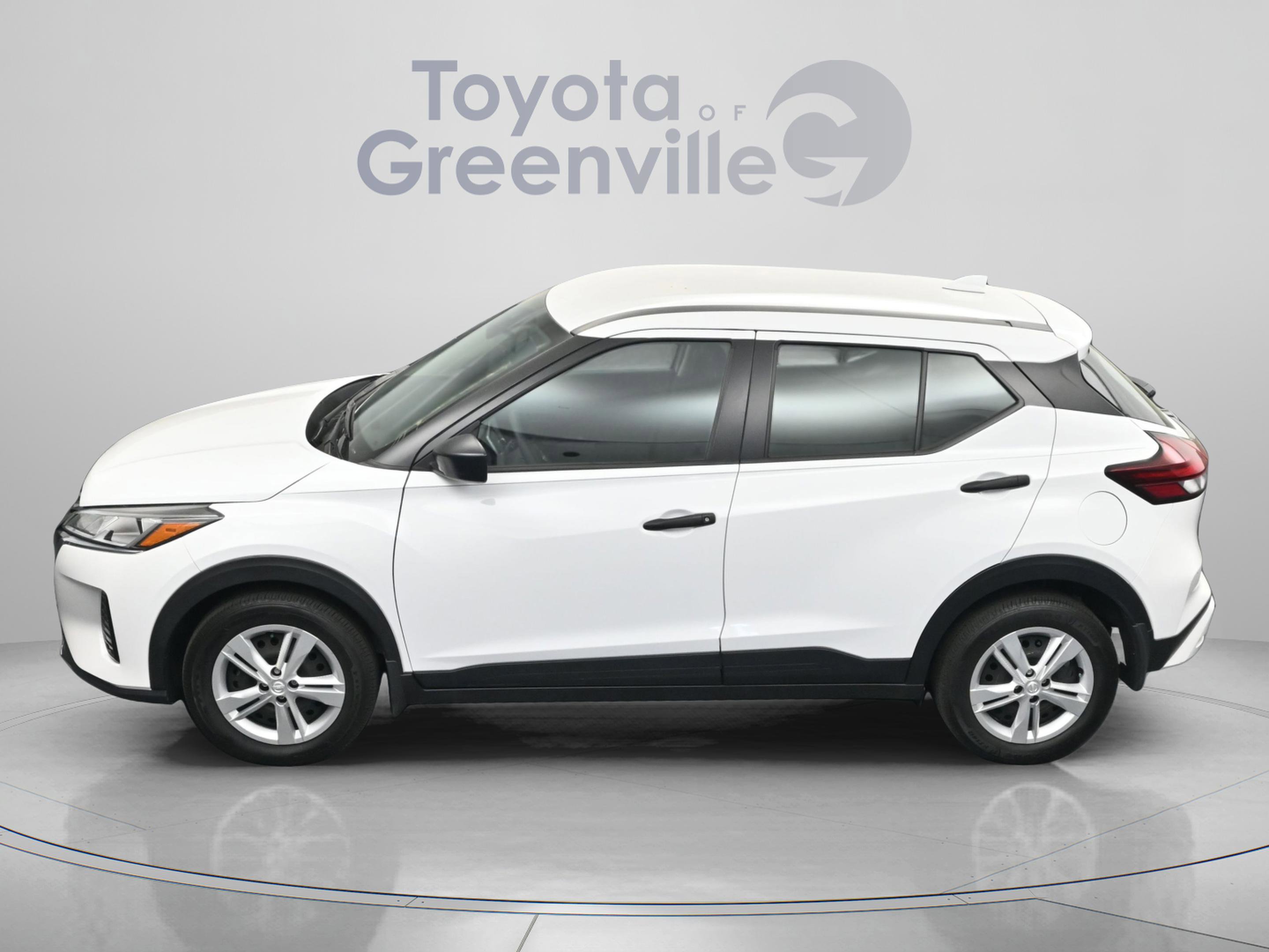 Used 2025 Nissan Kicks Play S image 4