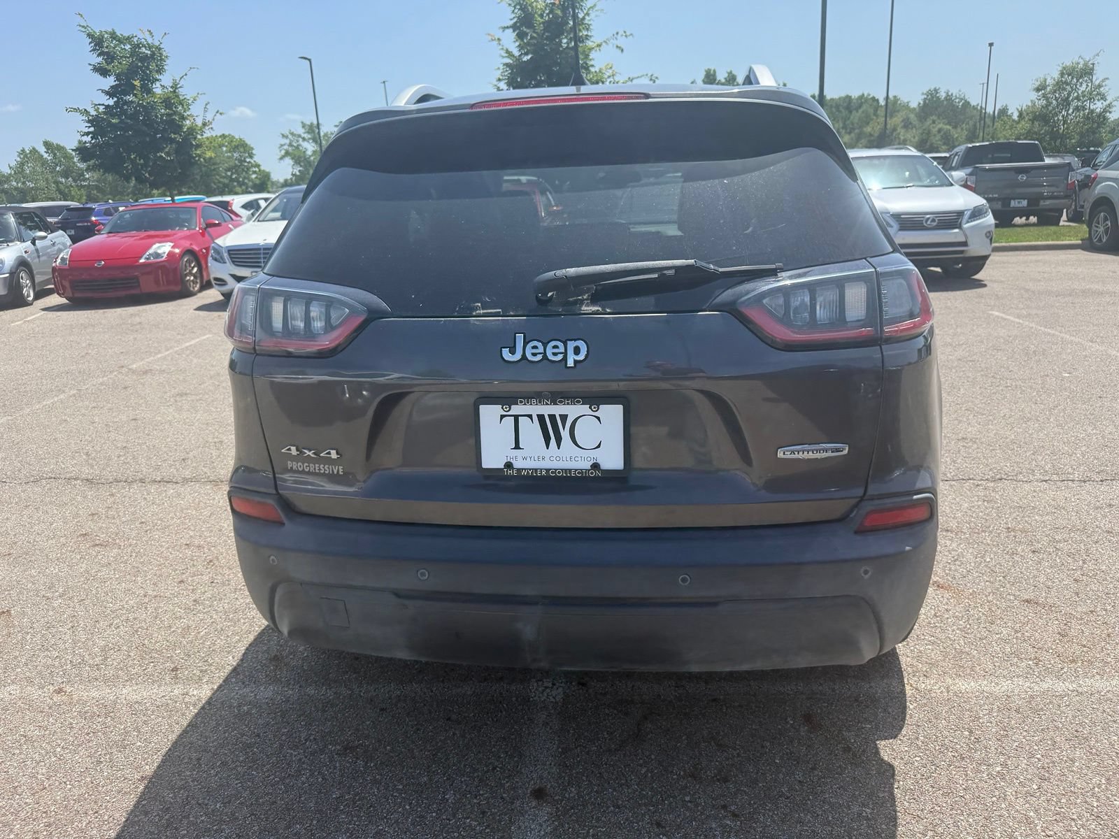Used 2019 Jeep Cherokee Latitude Plus w/ Cold Weather Group AWD/4WD image 6