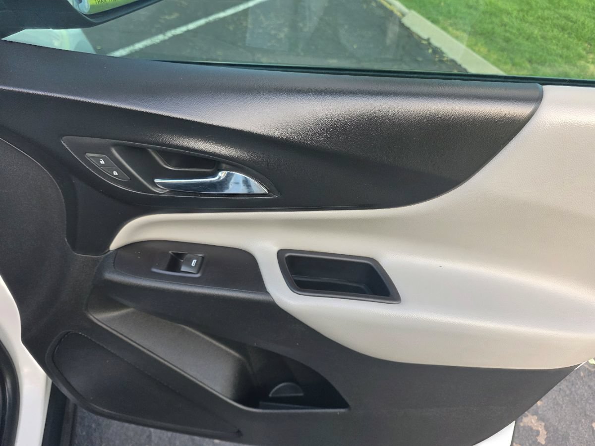 Used 2019 Chevrolet Equinox LS AWD/4WD image 36