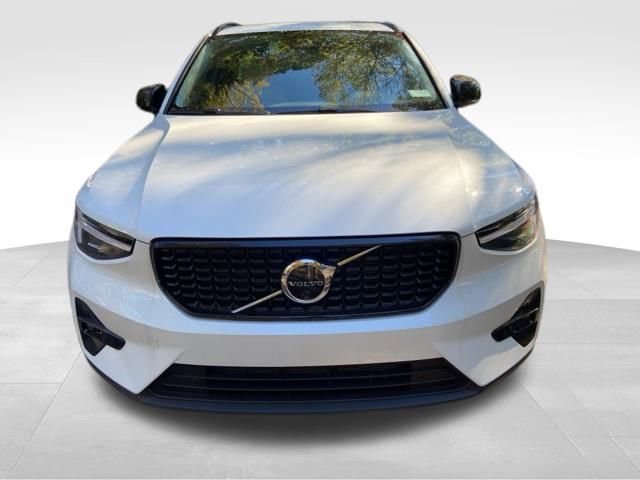 New 2026 Volvo XC40 B5 Ultra w/ Protection Package Premier image 2